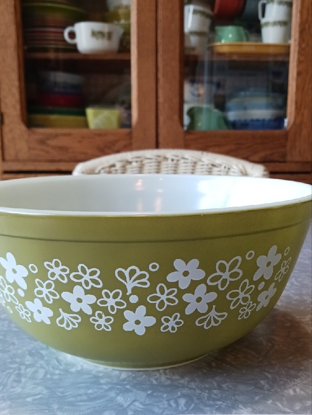 Pyrex ~ Spring Blossom Green 2.5 qt bowl - Picture 4 of 14